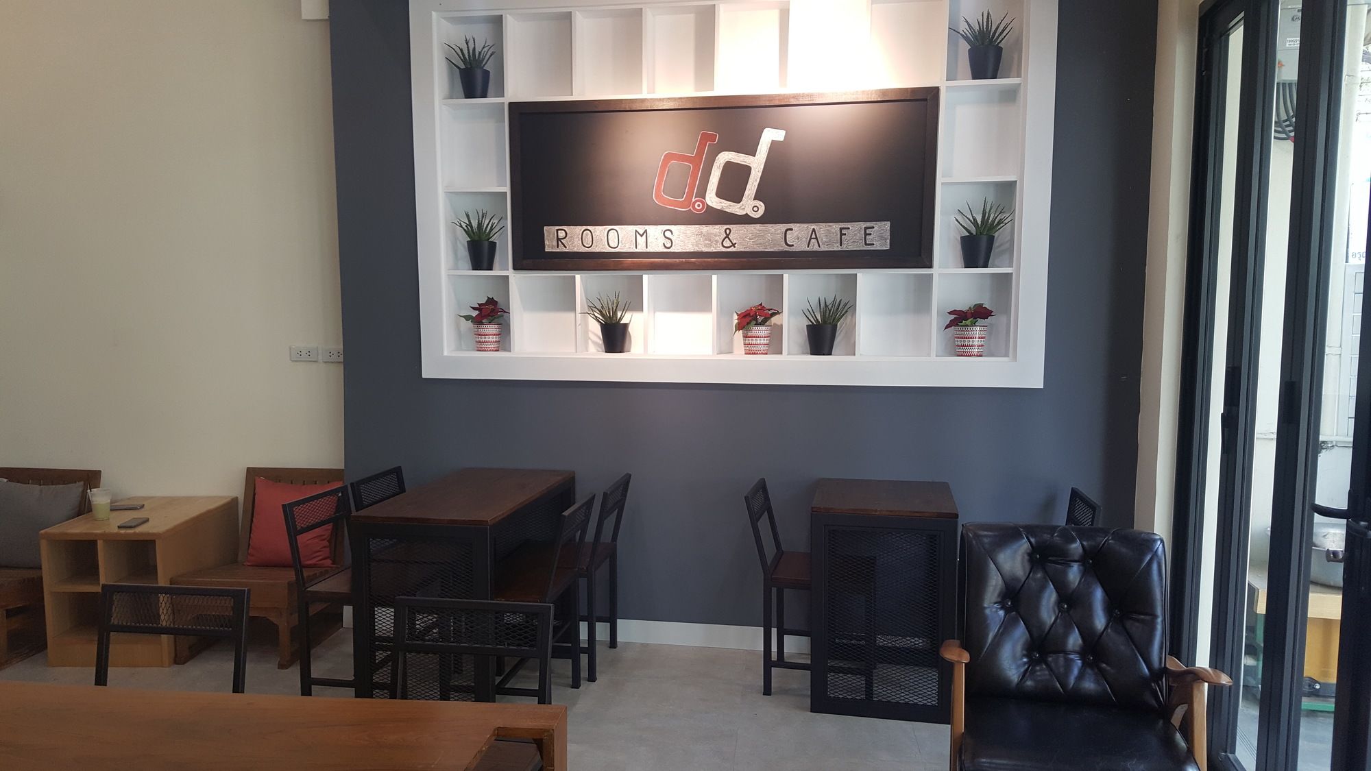 Фото Double D Rooms & Cafe