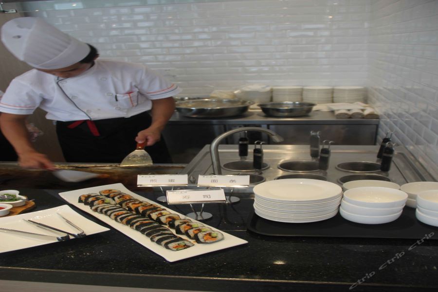 Фото Atour Hotel Golden Beach Yantai