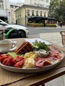 Easy Brix (Valovaya Street, 32/75с1), restaurant