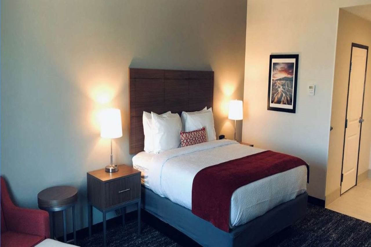 Фото Best Western Plus Desert View Inn & Suites