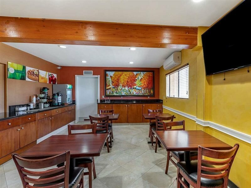 Фото Quality Inn & Suites Westminster Seal Beach