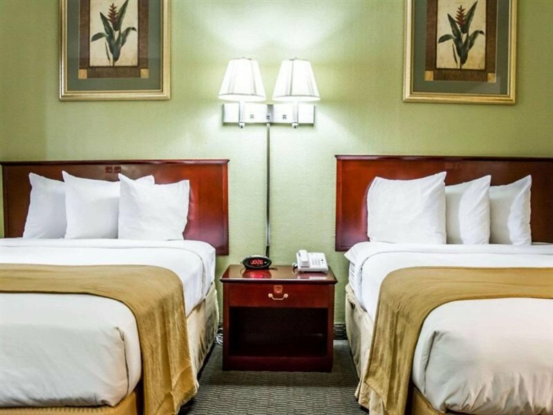 Фото Quality Inn Airport - Cruise Port