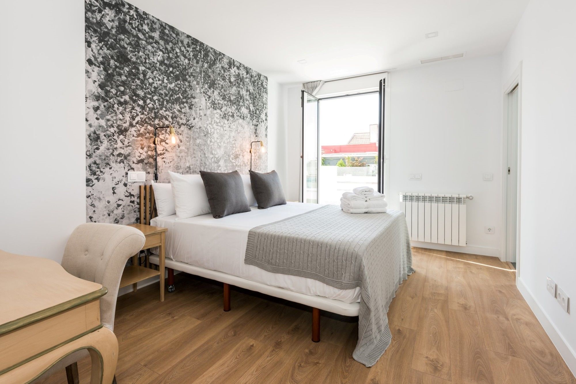 Фото Plaza de España Skyline