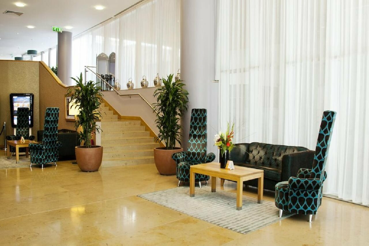 Фото Clayton Hotel Cardiff Lane