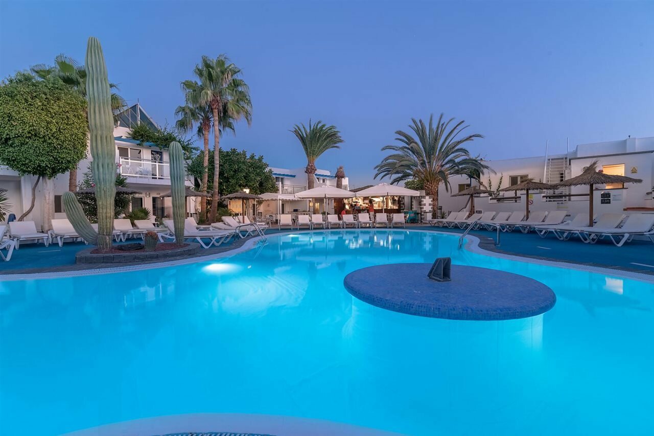 Фото Apartamentos Parque Tropical