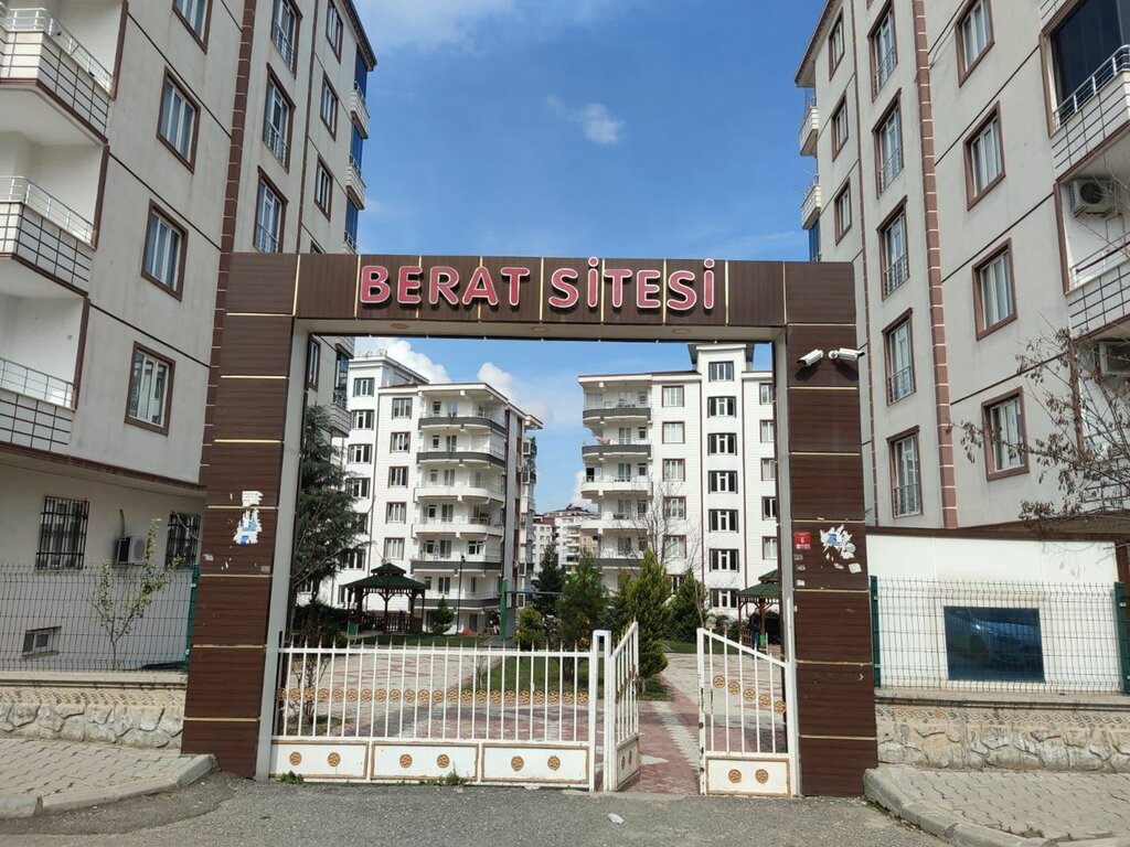 Real estate agency Real Estate 72, Batman, photo