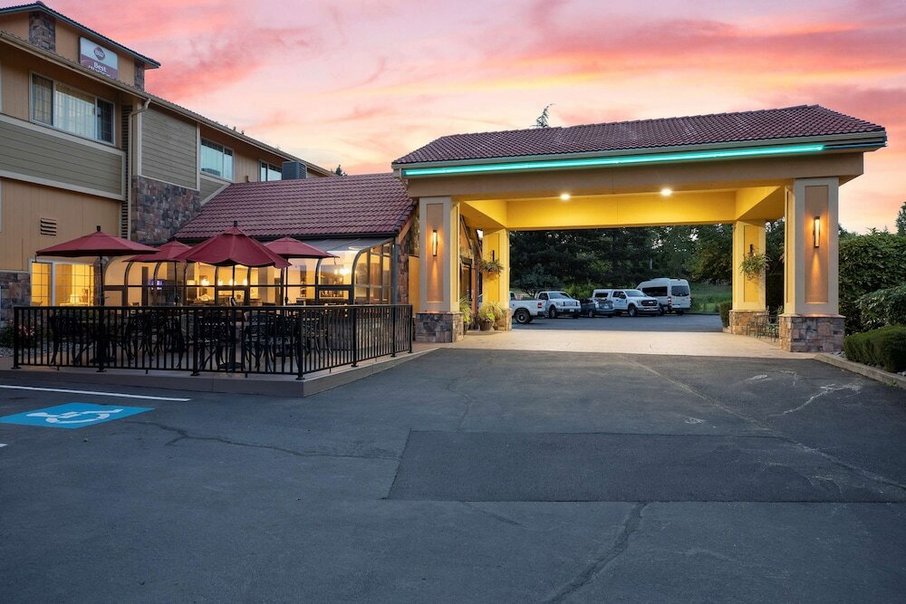 Фото Best Western Plus Parkway Inn