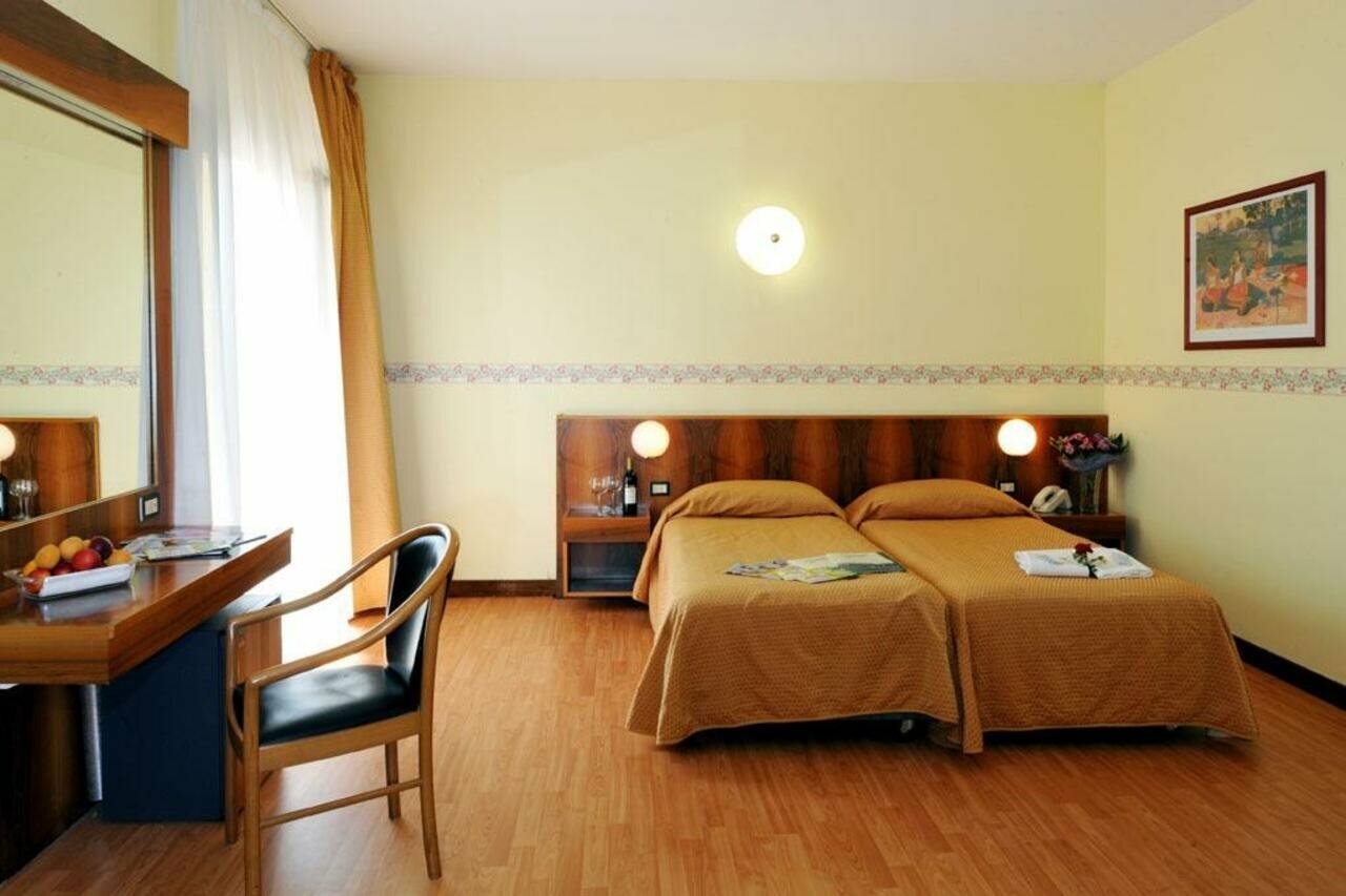 Фото Park Hotel Jolanda