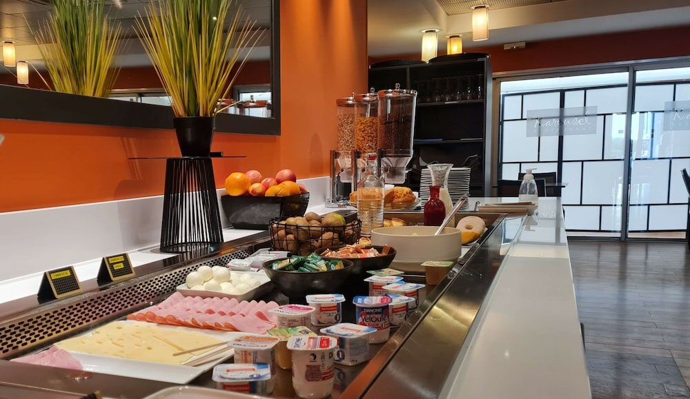 Фото Hotel Kyriad Marseille Palais Des Congres - Vélodrome