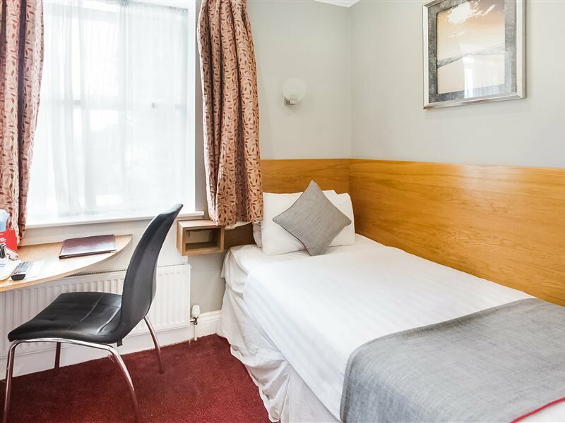 Фото Oyo London Guest House