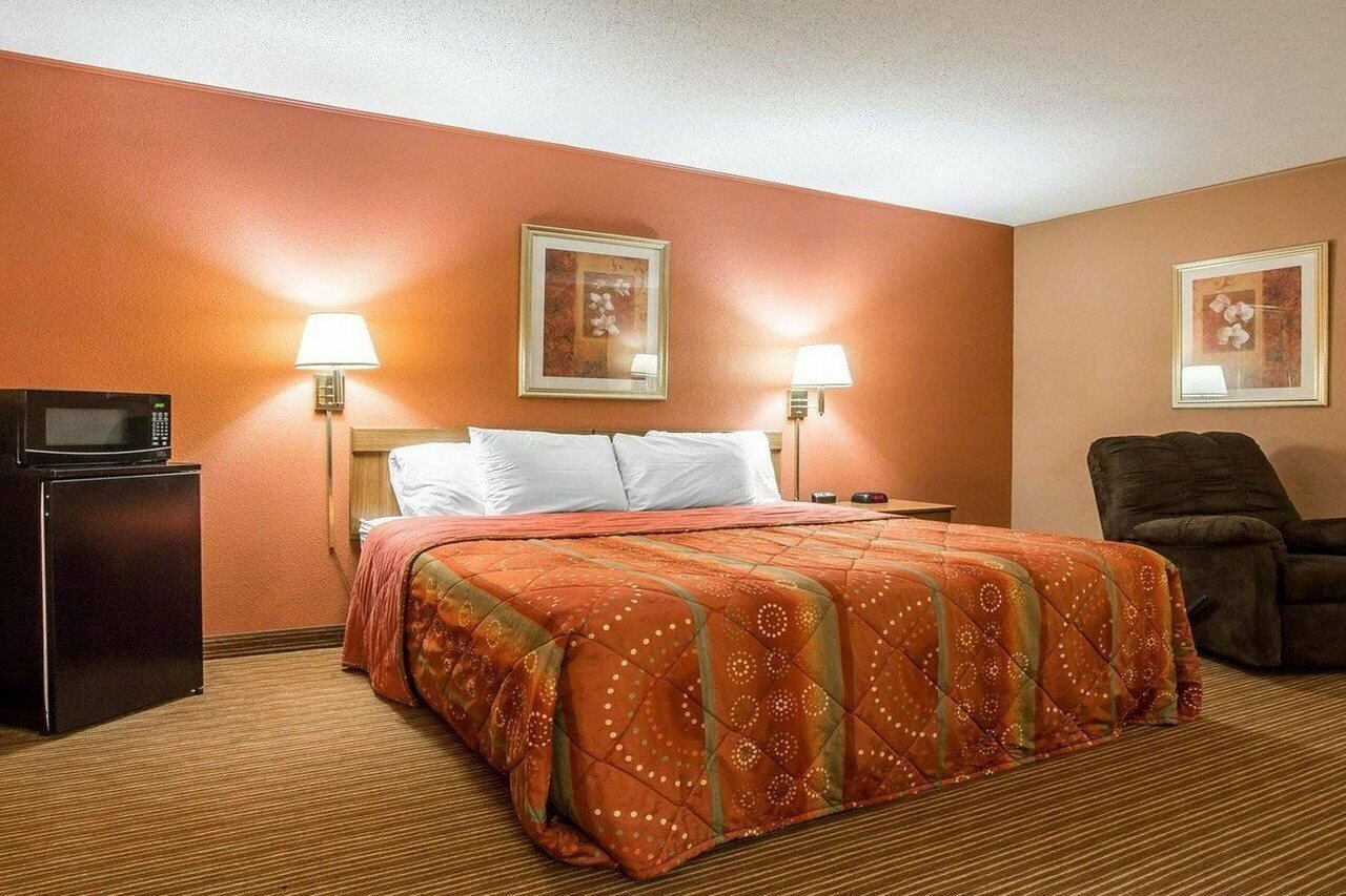 Фото Econo Lodge Massena Hwy 37