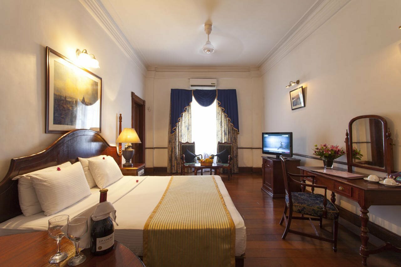 Фото Queen's Hotel