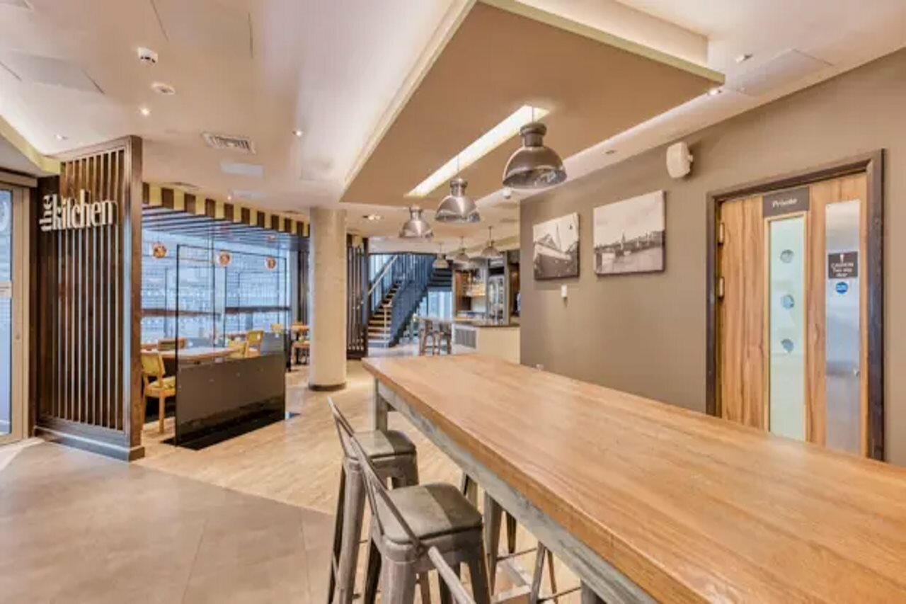 Фото Premier Inn Southwark Borough High St