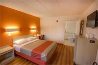 Фото Super 8 by Wyndham Charleston Wv