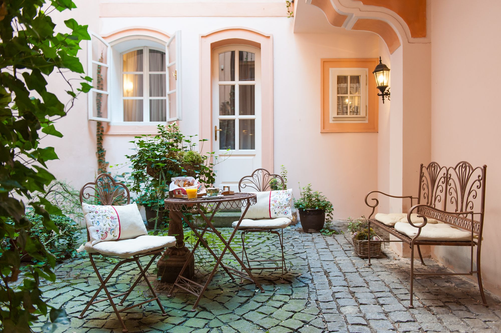 Фото Chateau 9 Apartments by Adrez Living