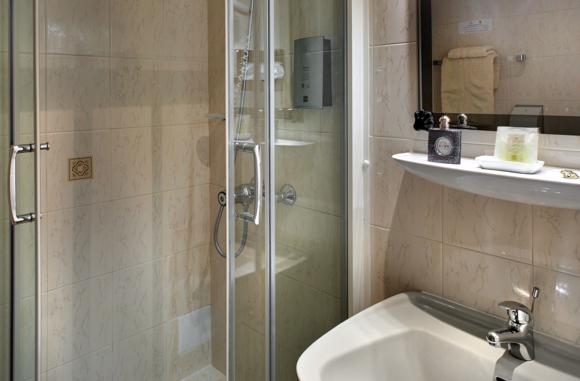 Фото Logis Hôtel du Midi - Saint Etienne Sud