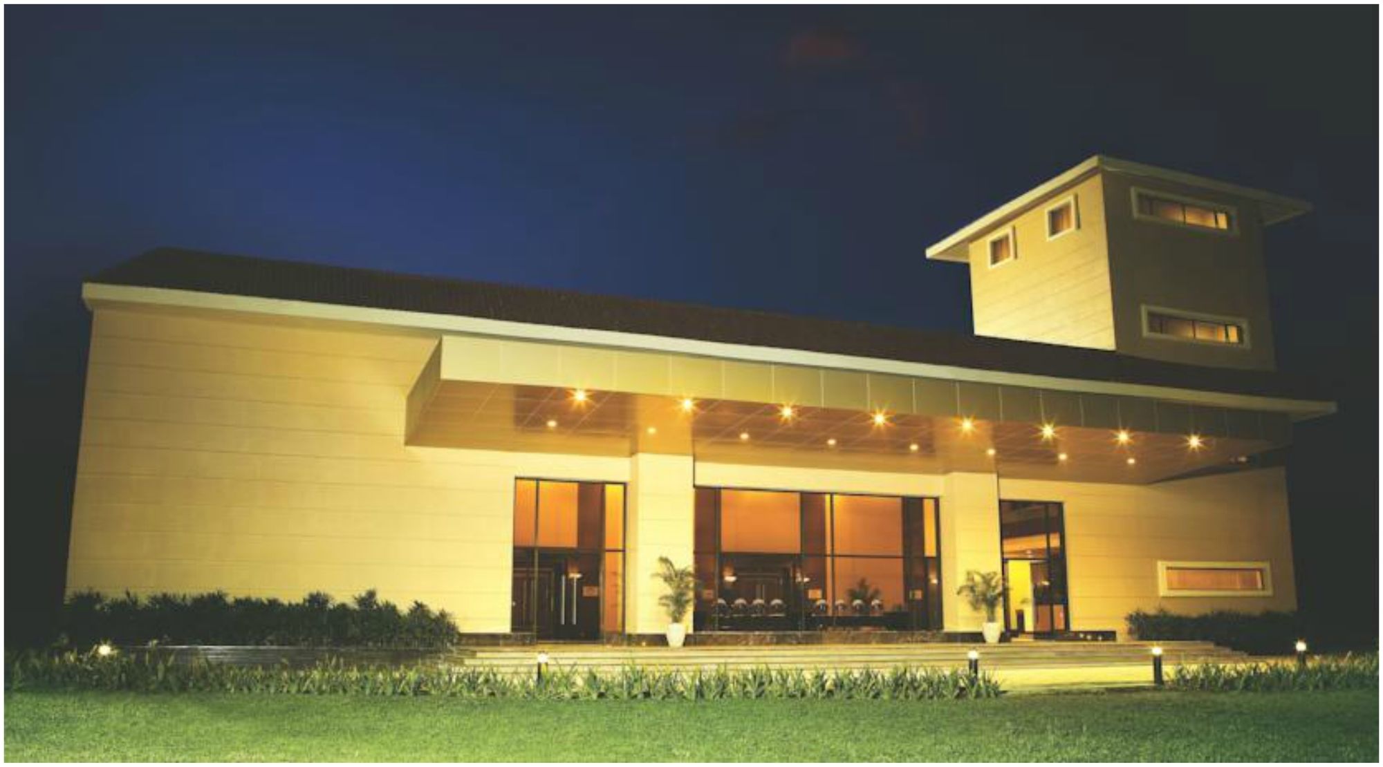 Фото The Retreat Hotel & Convention Centre