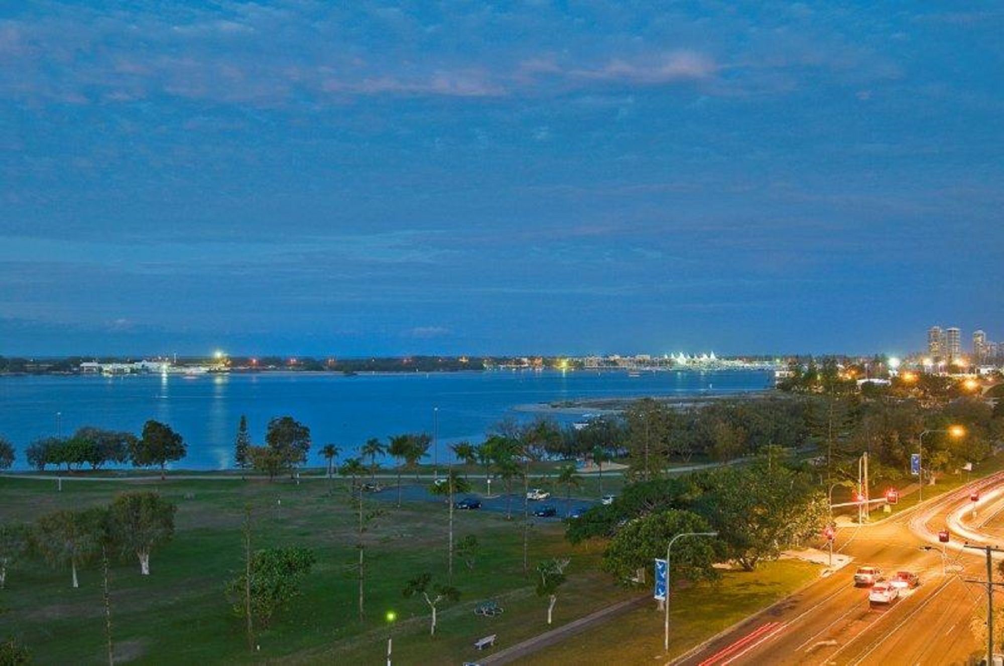 Фото Aqualine Apartments