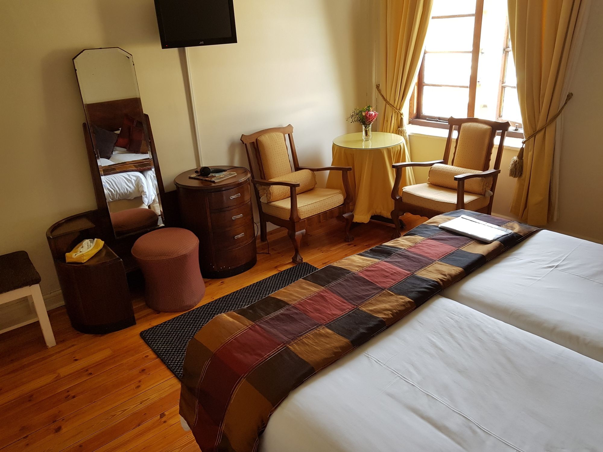 Фото Montagu Country Hotel