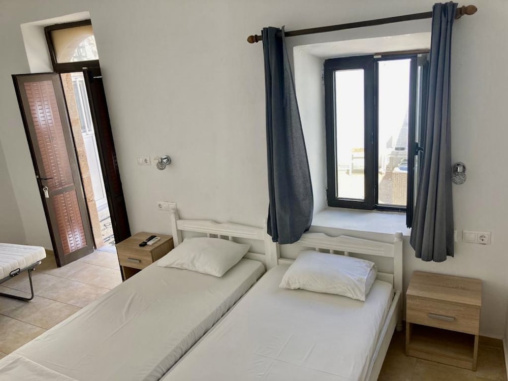 Фото Pals Studios Pefkos