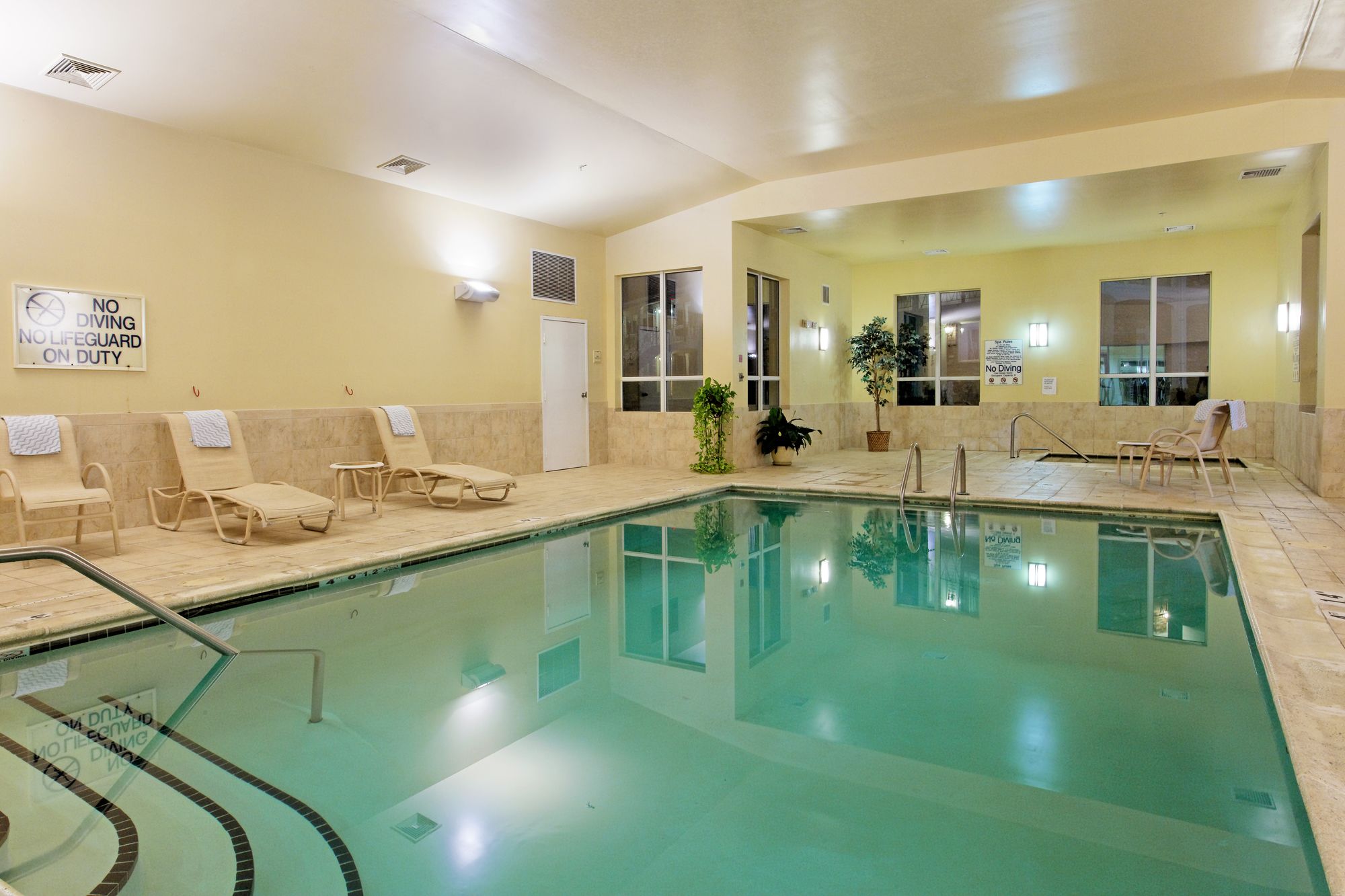 Фото Holiday Inn Express Mystic, an Ihg Hotel