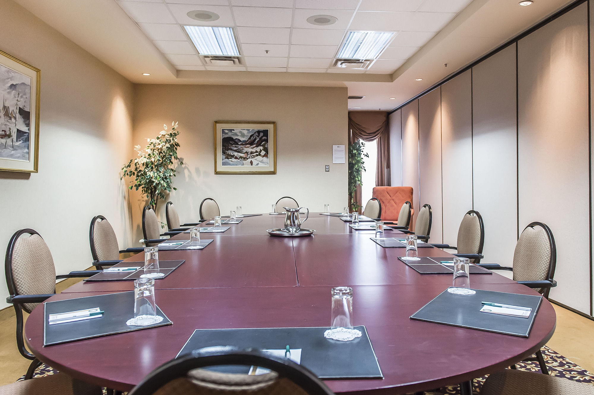 Фото Quality Inn & Suites & Conference Centre