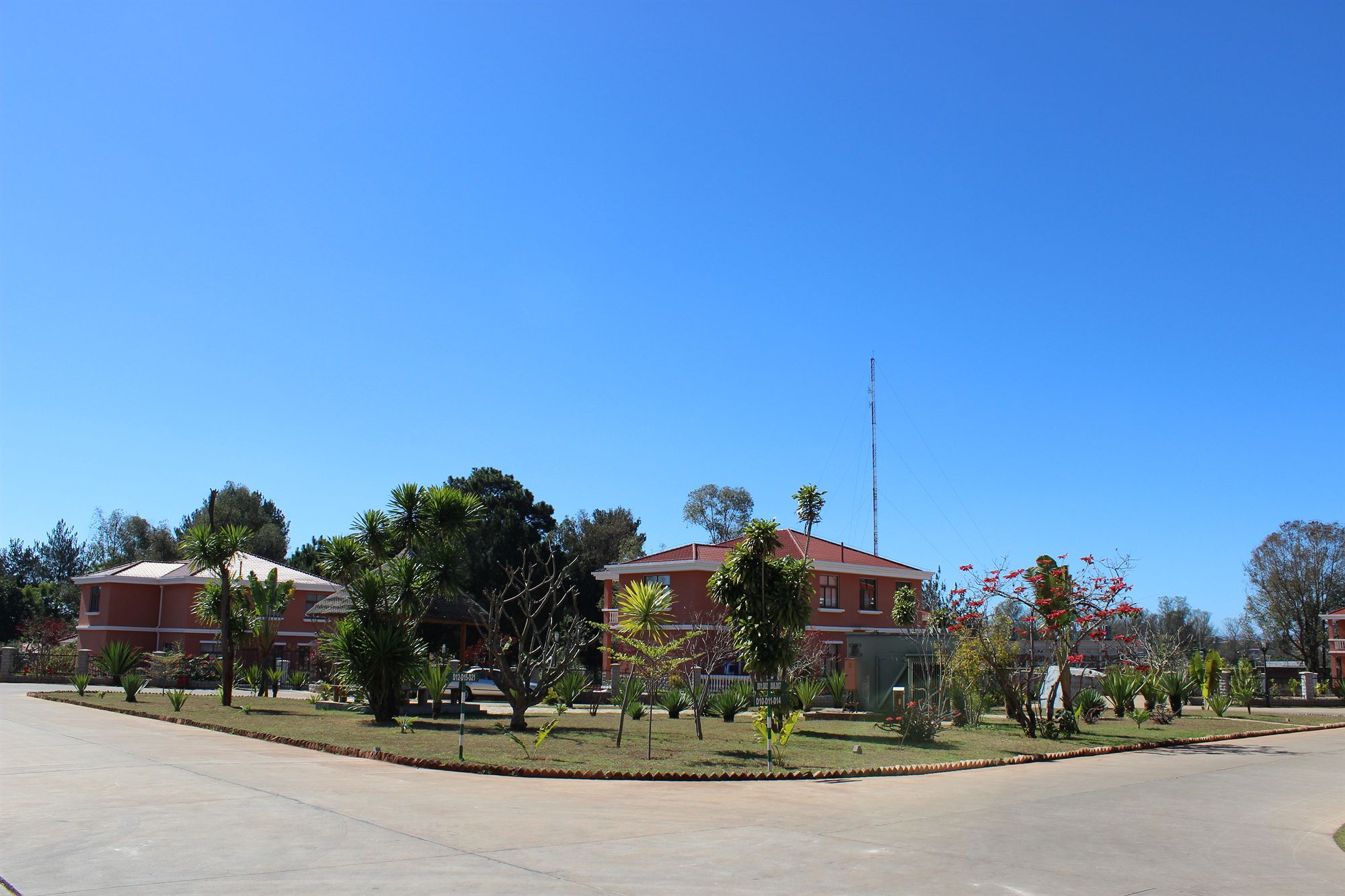 Фото Madagascar Golden Peacock Hotel