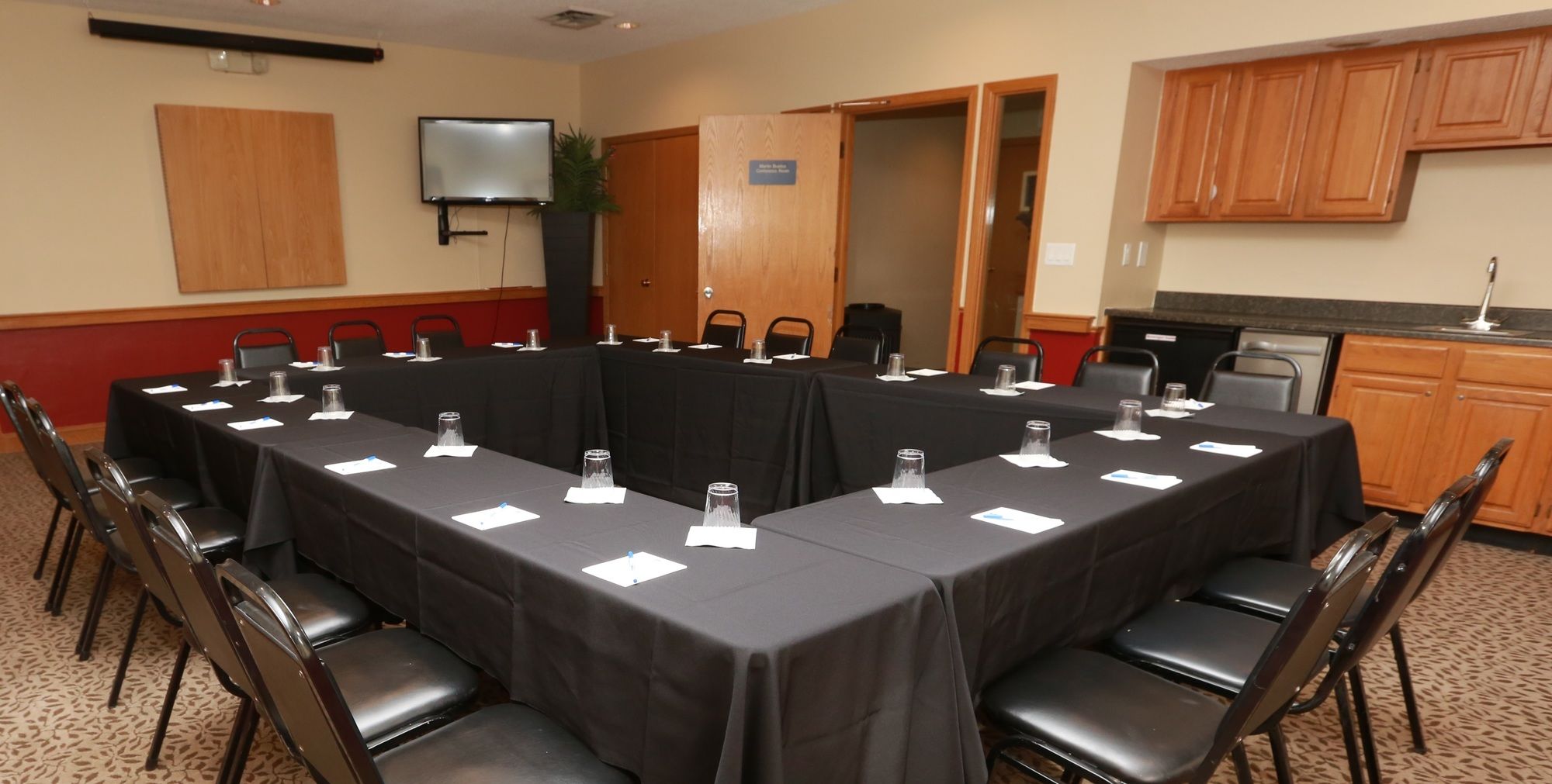 Фото Sterling Hotel and Suites