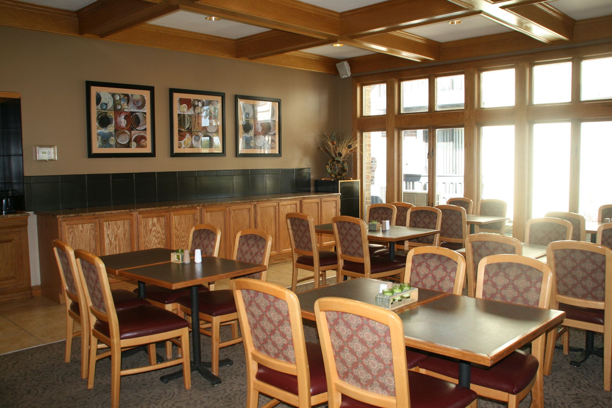 Фото Sterling Hotel and Suites