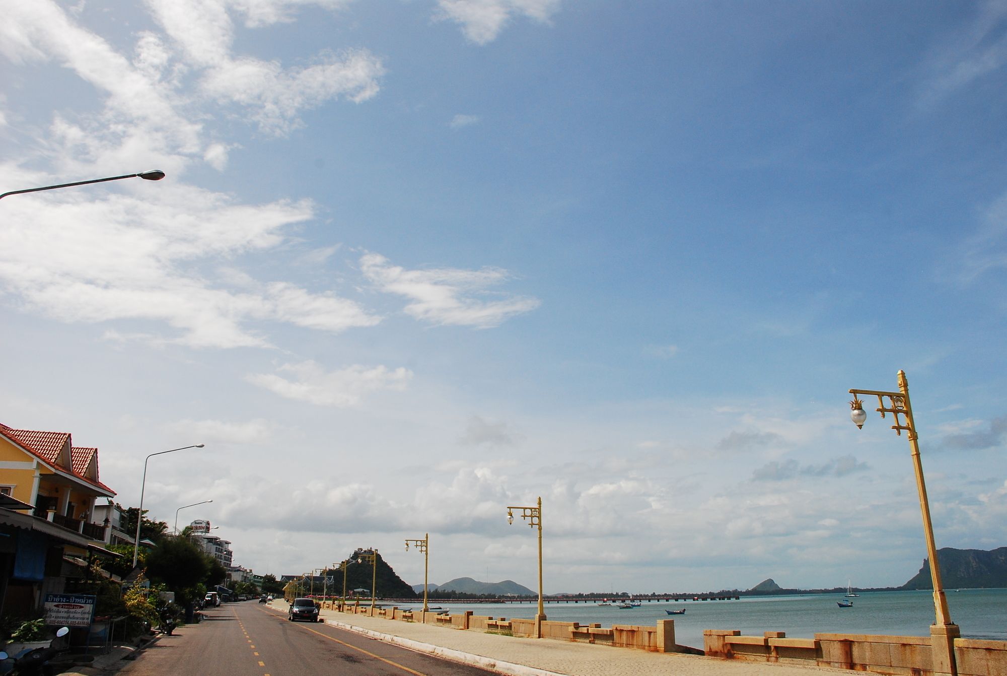 Фото Prachuap Beach Hotel
