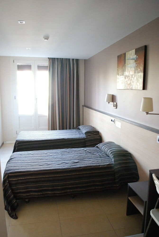 Фото Hostal Las Flores