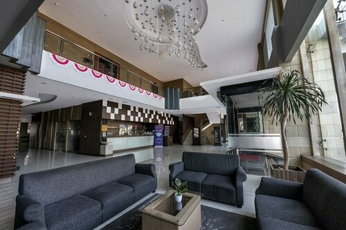 Внешний вид отеля Kristal Hotel Kupang в Купанге, фото 5