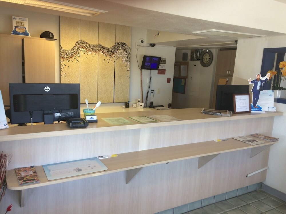 Фото Travelodge by Wyndham Raton