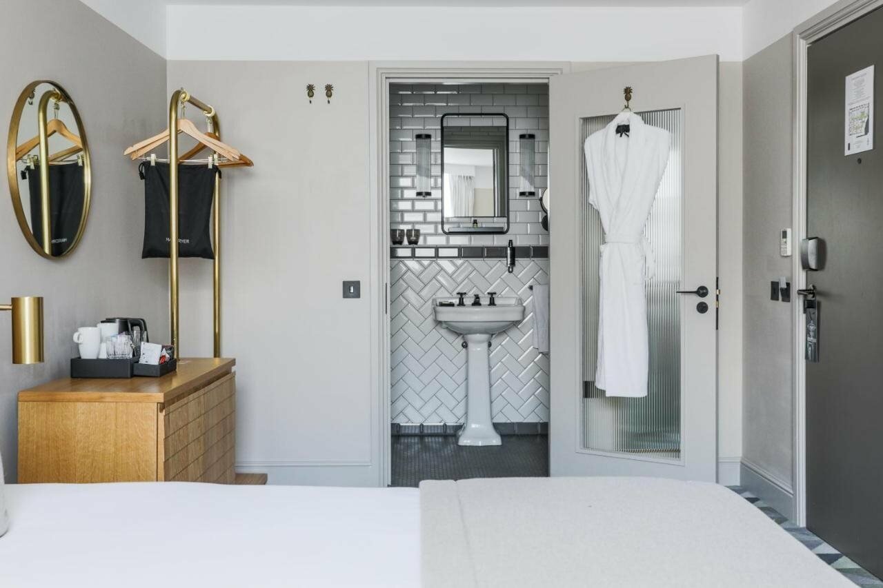 Фото Victory House Leicester Square