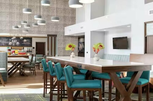 Гостиница Hampton Inn by Hilton Santa Clarita-Valencia в Санта-Кларите