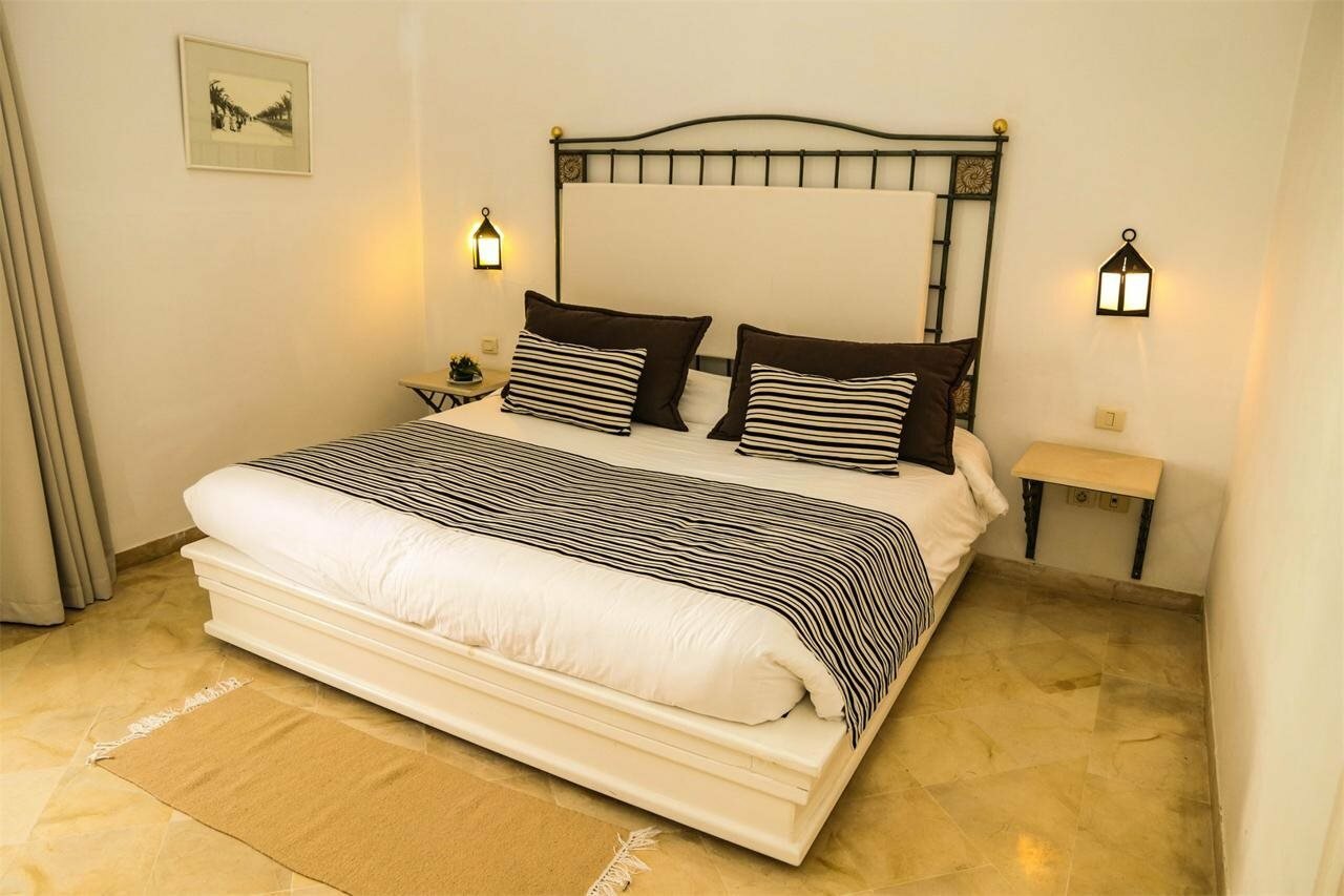 Фото Suites hotel les charmilles & SPA