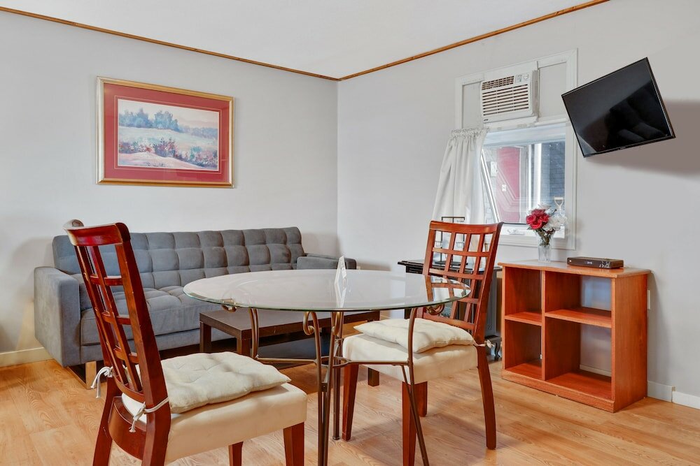 Фото Hotel Bethel - Fort MacLeod, Ab