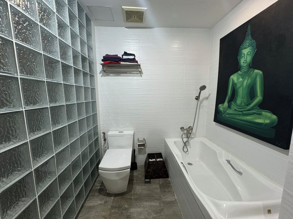 Фото Three bedroom with Balcony in Makati