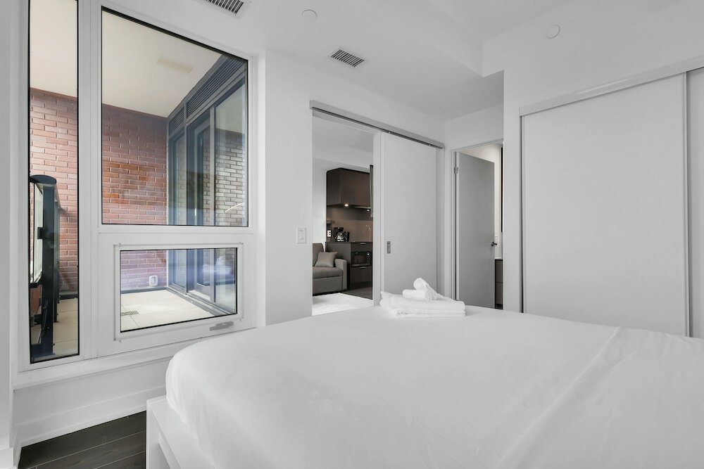 Фото Modern suite steps to port credit Go