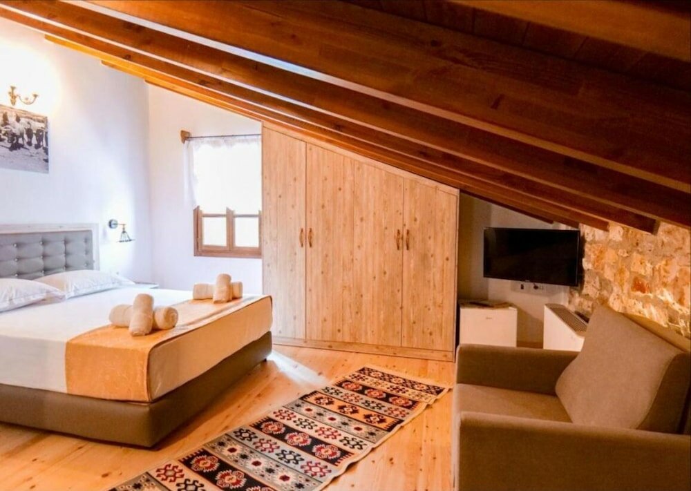 Фото Hotel Kapllani