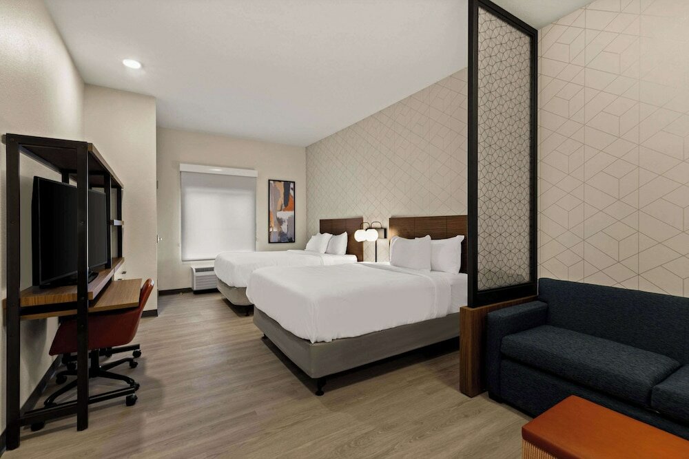 Фото Everhome Suites Chandler Phoenix Fashion Center