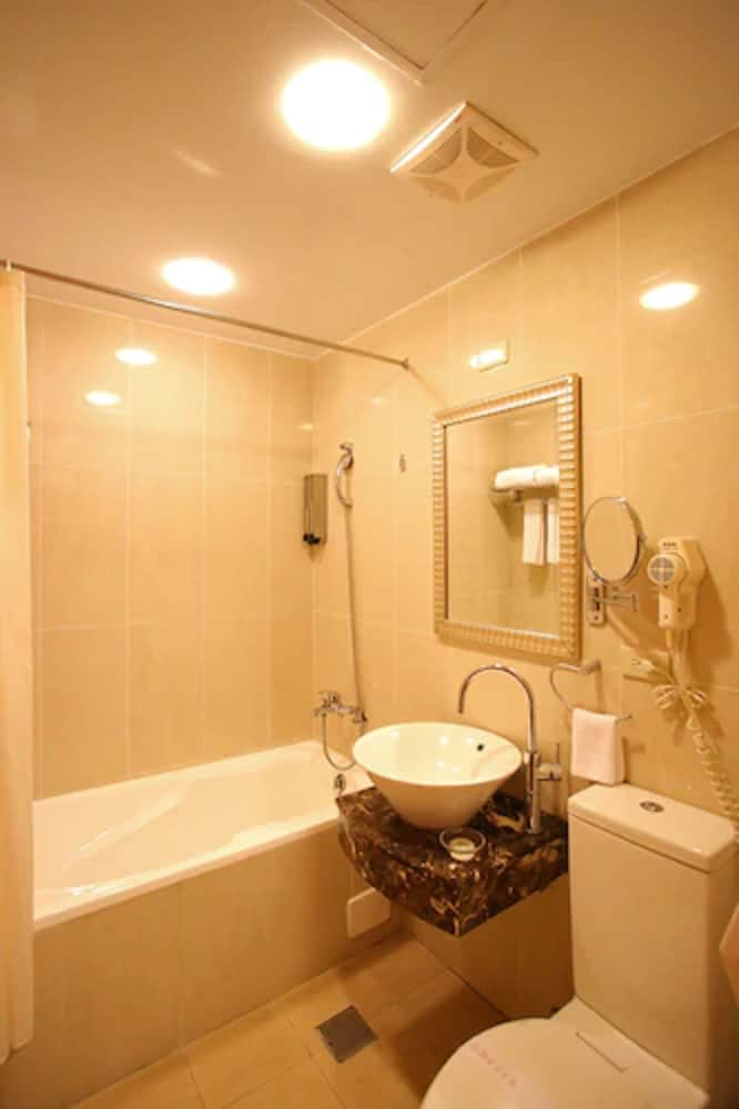 Фото Elegance Hotel Taipei