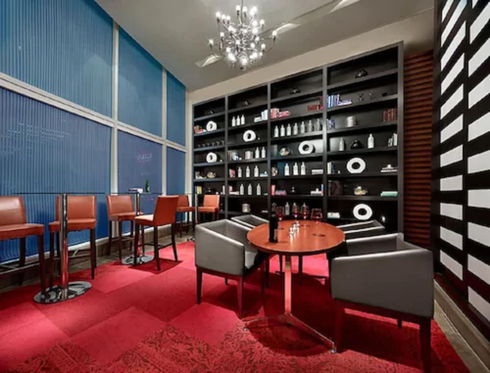 Фото Pantages Hotel Downtown Toronto