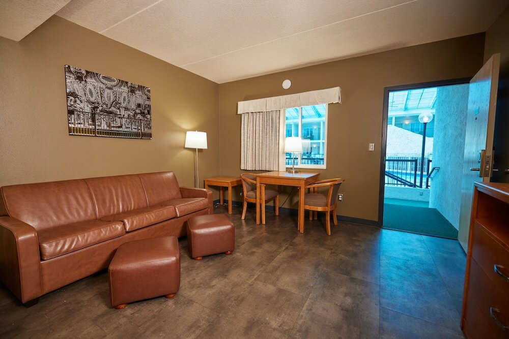 Фото Adventureland Inn