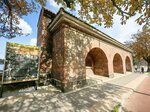 Wall on the Upper Lake (Marshala Vasilevskogo Square, 3), landmark, attraction