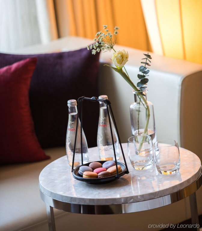 Фото Renaissance Shanghai Putuo Hotel