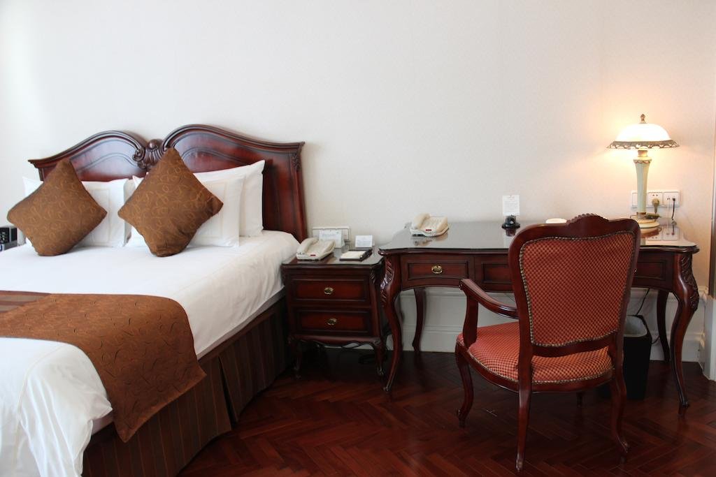 Фото Oriental Riverside Hotel Shanghai (Shanghai International Convention Center)