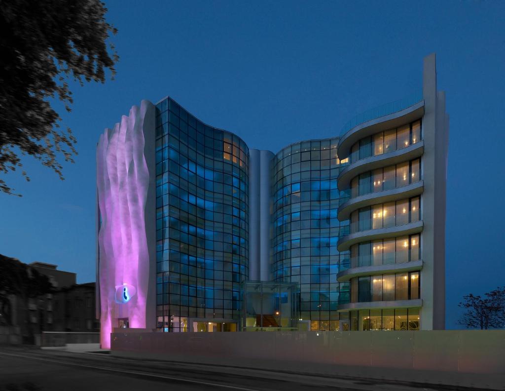 Фото I-Suite Hotel