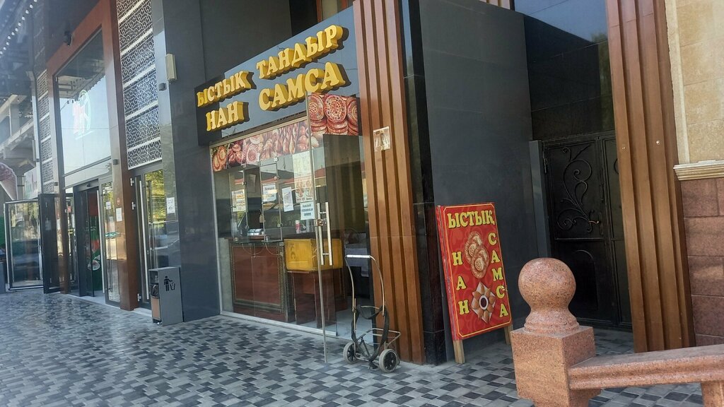 Fast food Hot tandoor bread, Chimkent, photo