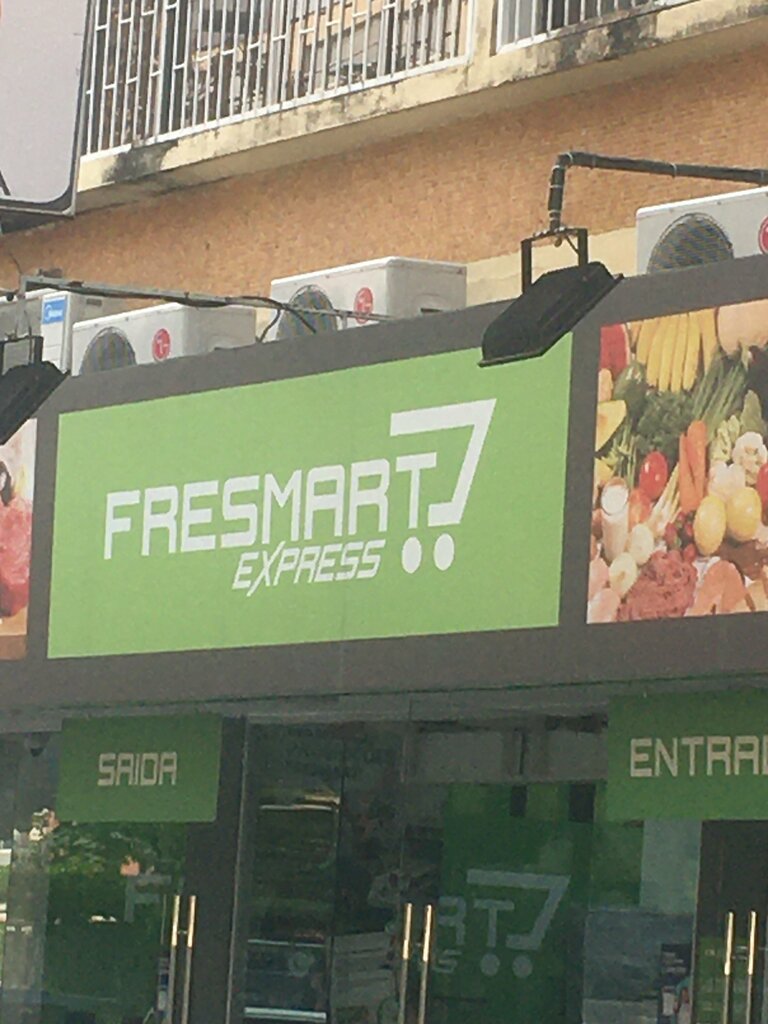 Supermarket Fresmart, Loanda, photo